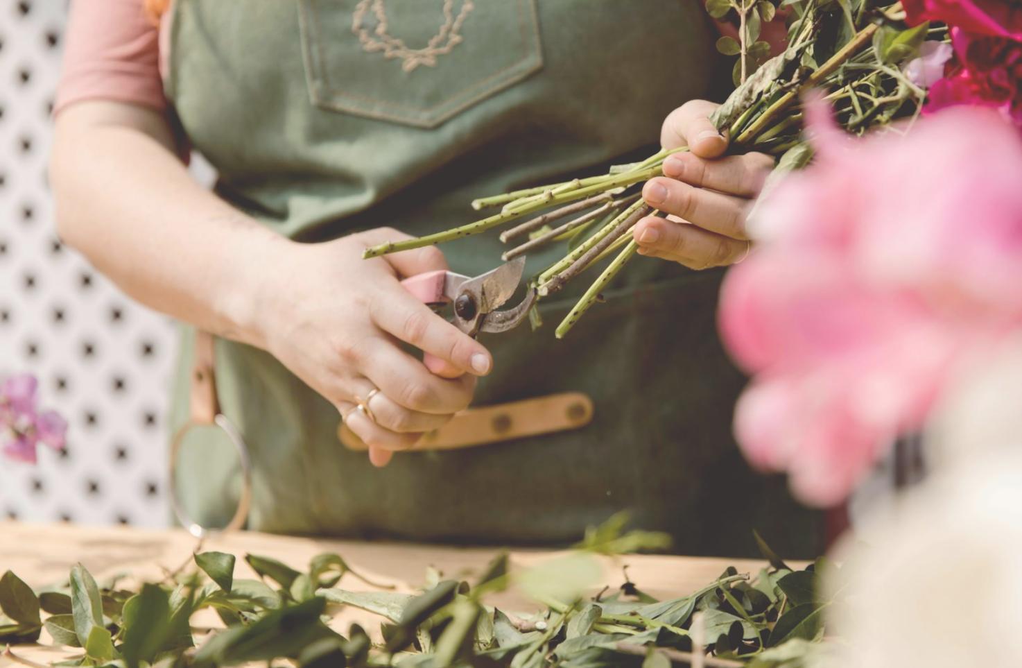 Elegant wedding decoration with floral arrangements and soft lighting